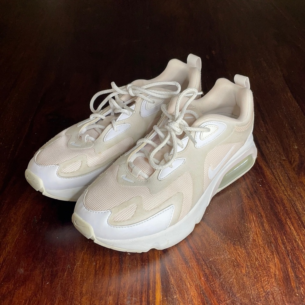 Women’s a Nike air pink shoes